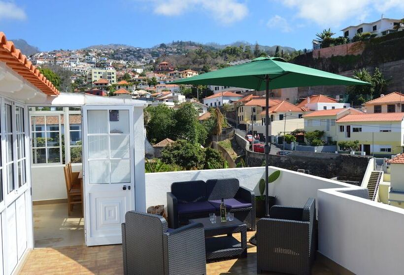 Top Floor With Terrace In Funchal