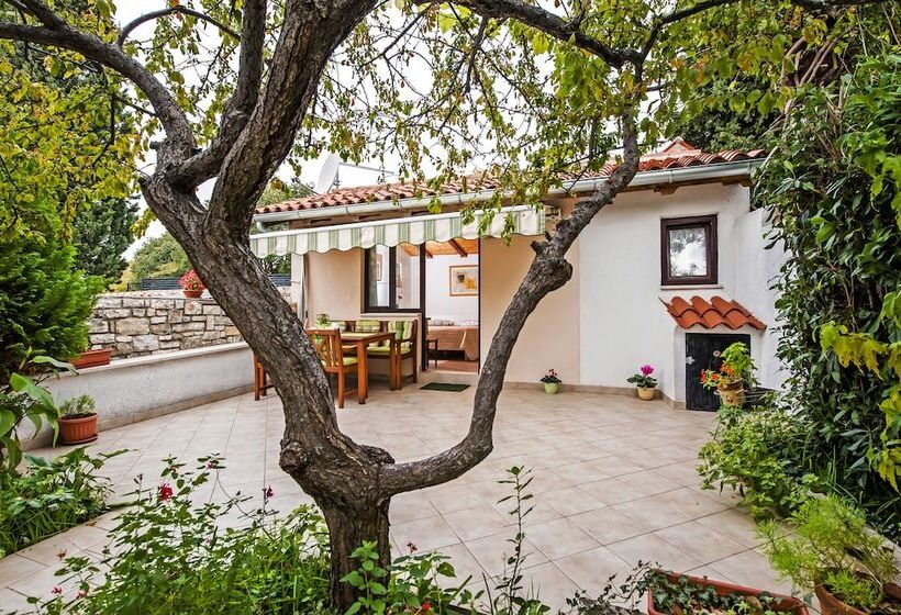 פנסיון Apartments & Rooms Chiara