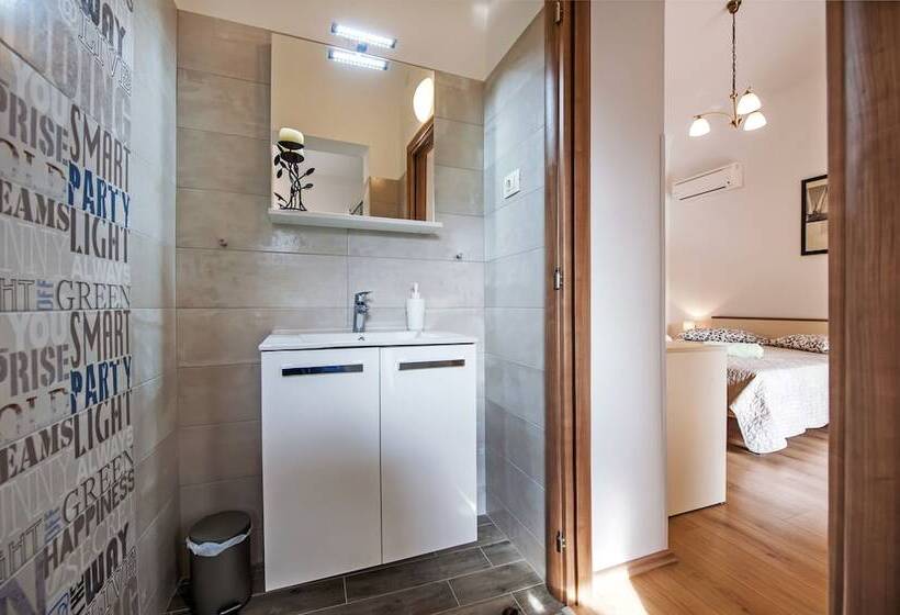 פנסיון Apartments & Rooms Chiara