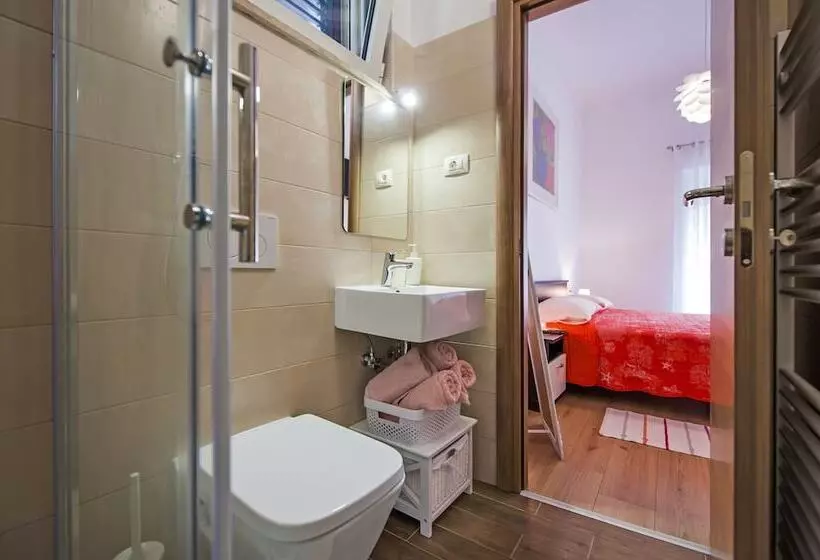 پانسیون Apartments & Rooms Chiara