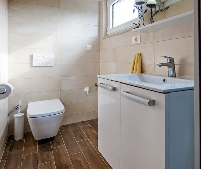 פנסיון Apartments & Rooms Chiara