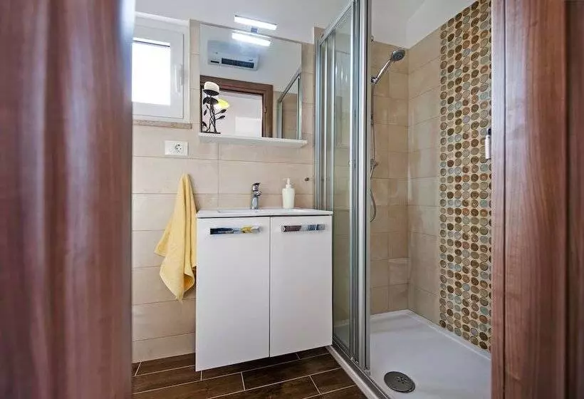 پانسیون Apartments & Rooms Chiara