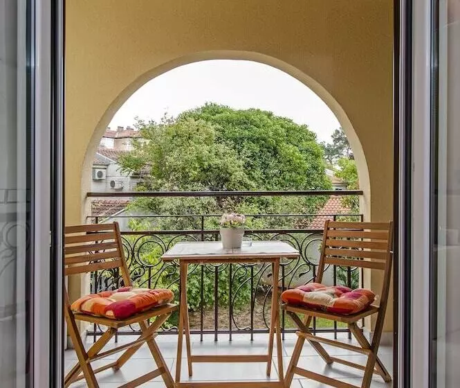 پانسیون Apartments & Rooms Chiara