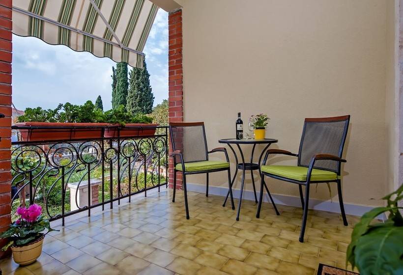 פנסיון Apartments & Rooms Chiara