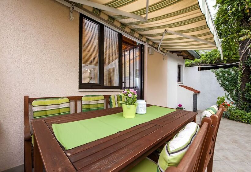 פנסיון Apartments & Rooms Chiara