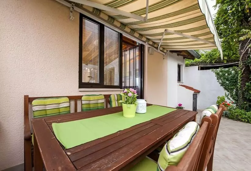 پانسیون Apartments & Rooms Chiara