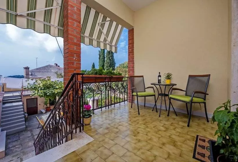 پانسیون Apartments & Rooms Chiara