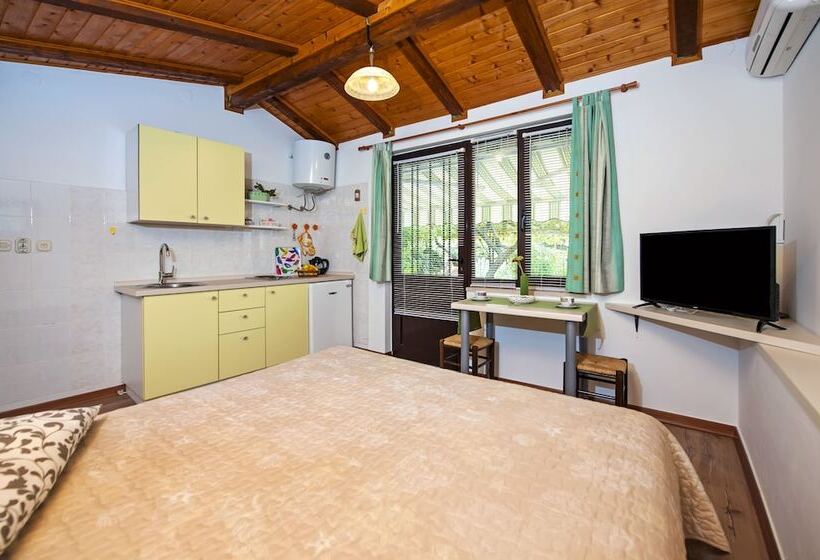 פנסיון Apartments & Rooms Chiara