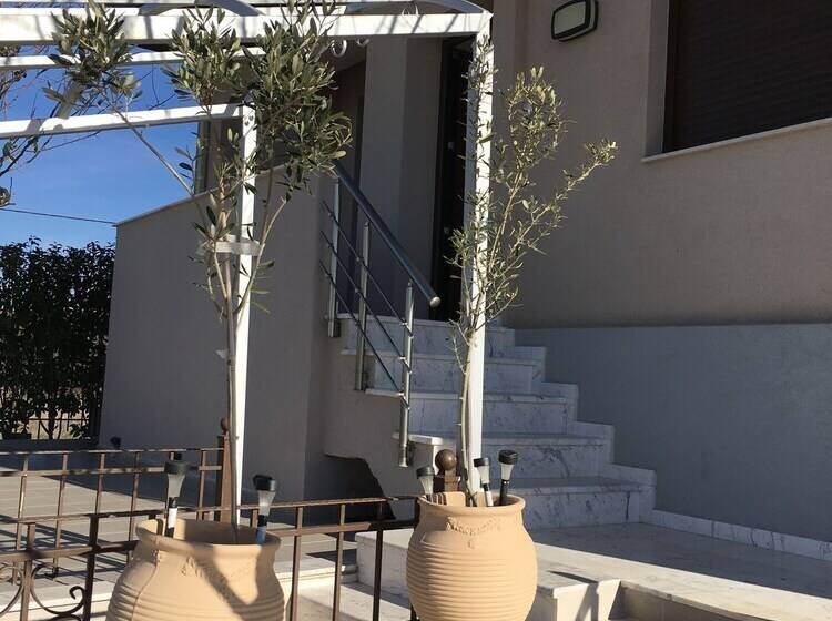 Am Beach House Near Sea