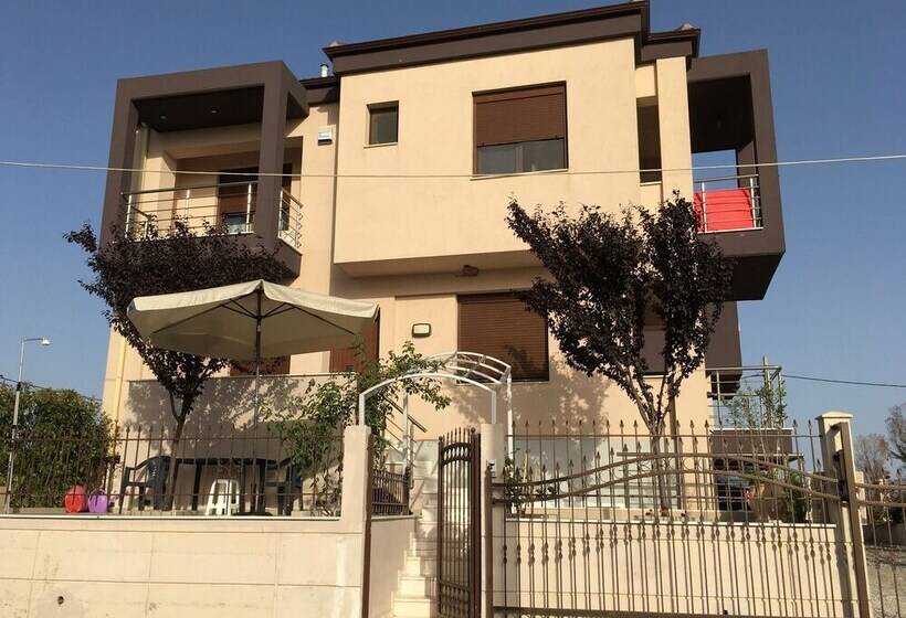 Am Beach House Near Sea