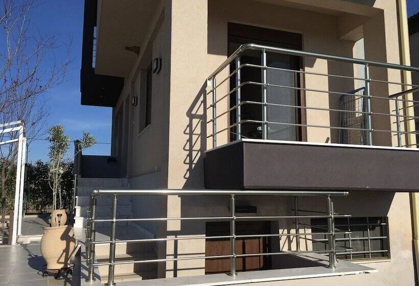 Am Beach House Near Sea