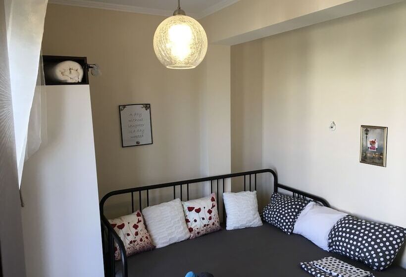 Am Beach House Near Sea