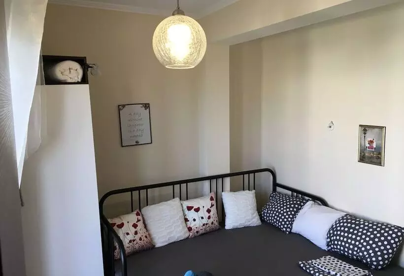 Am Beach House Near Sea