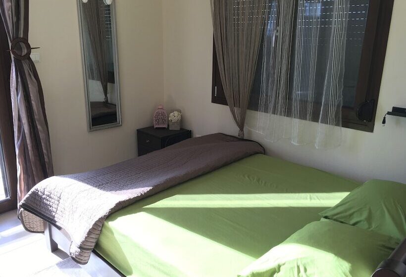 Am Beach House Near Sea