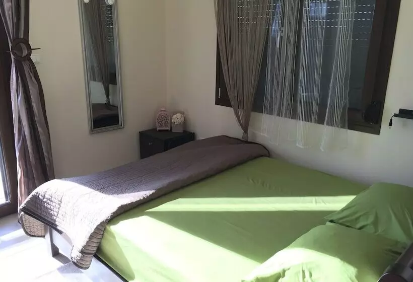 Am Beach House Near Sea