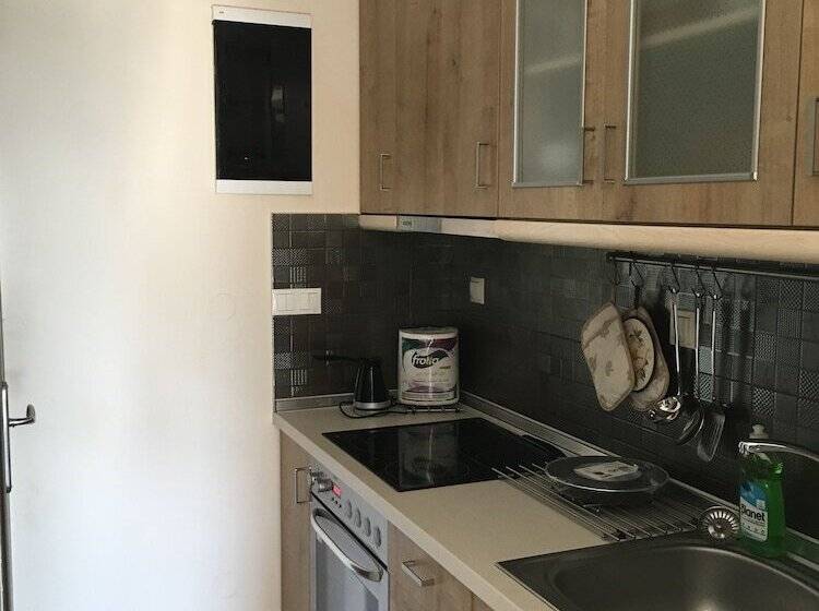 Am Beach House Near Sea