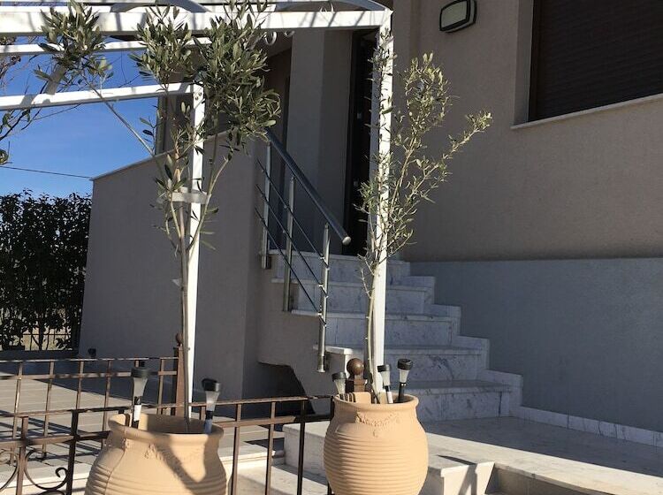 Am Beach House Near Sea