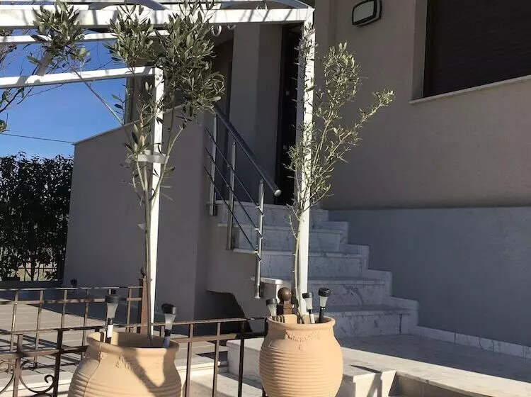 Am Beach House Near Sea