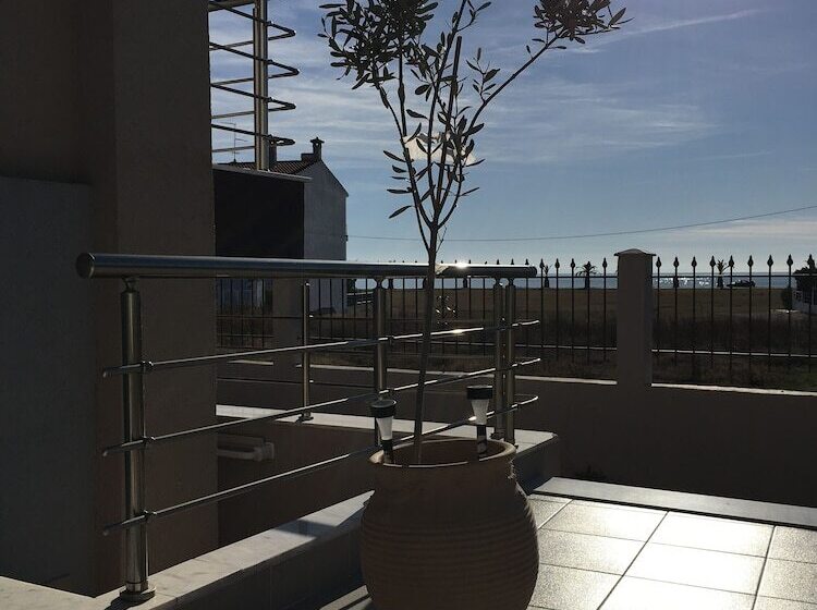 Am Beach House Near Sea