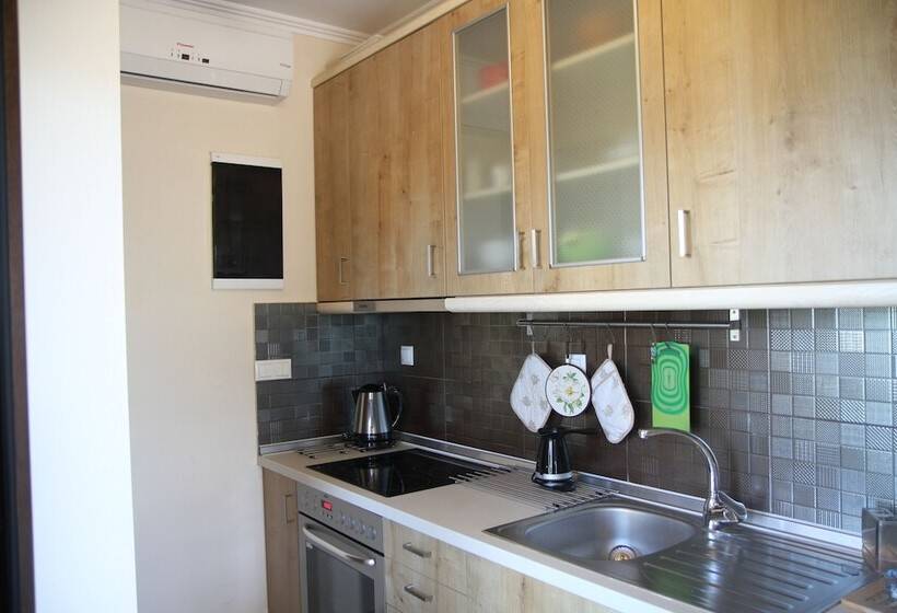 Am Beach House Near Sea