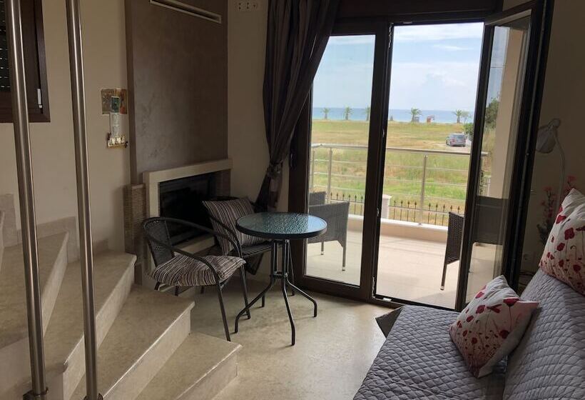 Am Beach House Near Sea