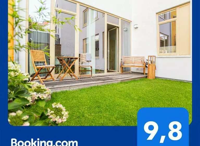 Eckhof Domizil Großzügige Ferienwohnung Mit Kleinem Garten In Der Altstadt Von Gotha