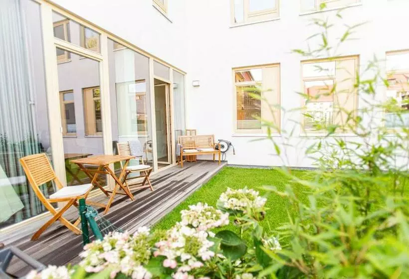 Eckhof Domizil Großzügige Ferienwohnung Mit Kleinem Garten In Der Altstadt Von Gotha