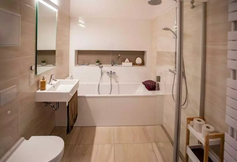 Eckhof Domizil Großzügige Ferienwohnung Mit Kleinem Garten In Der Altstadt Von Gotha