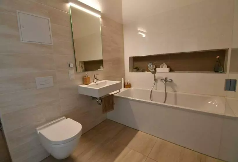 Eckhof Domizil Großzügige Ferienwohnung Mit Kleinem Garten In Der Altstadt Von Gotha