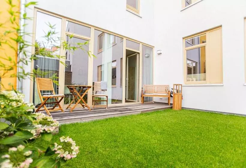 Eckhof Domizil Großzügige Ferienwohnung Mit Kleinem Garten In Der Altstadt Von Gotha