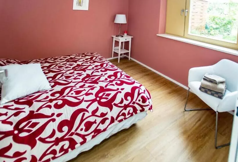 Eckhof Domizil Großzügige Ferienwohnung Mit Kleinem Garten In Der Altstadt Von Gotha