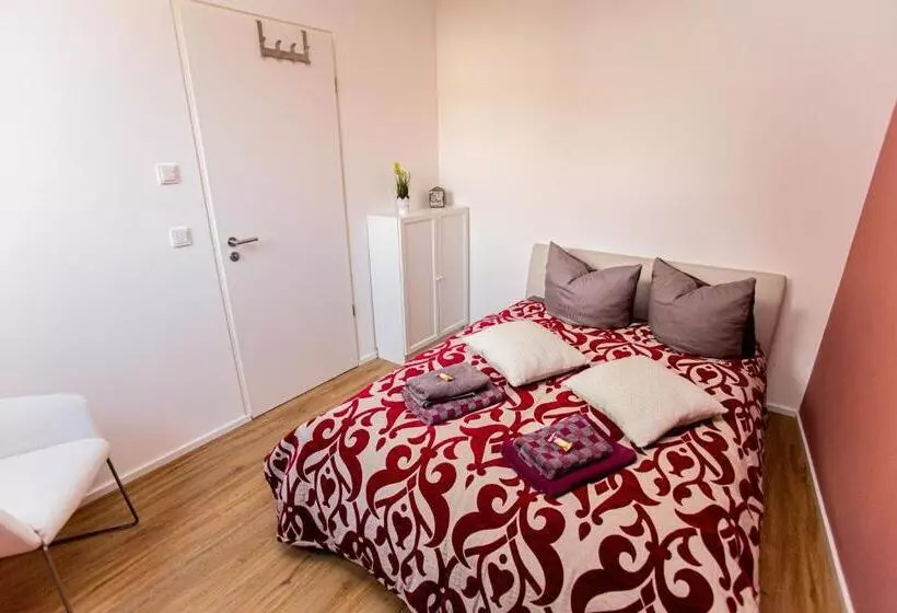Eckhof Domizil Großzügige Ferienwohnung Mit Kleinem Garten In Der Altstadt Von Gotha