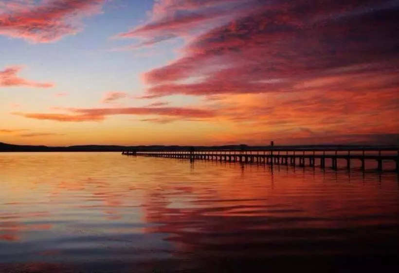 Lakeside Waterfront Apartment The Entrance