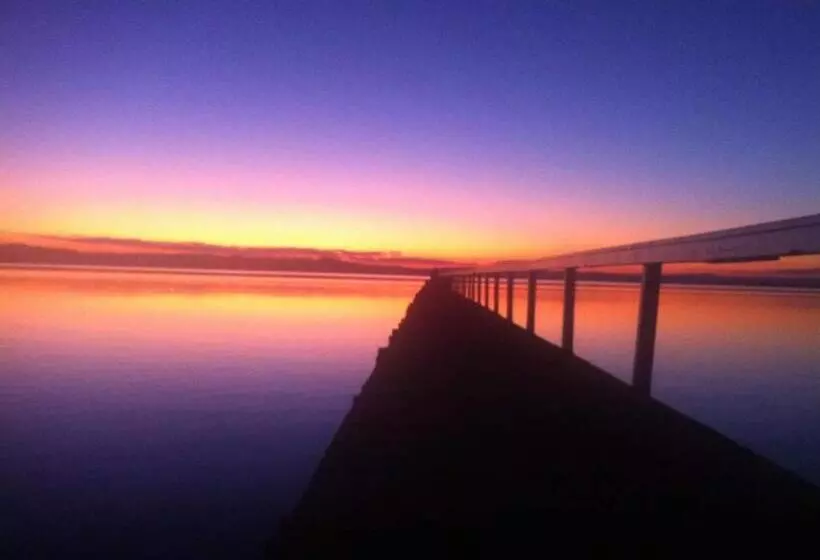 Lakeside Waterfront Apartment The Entrance