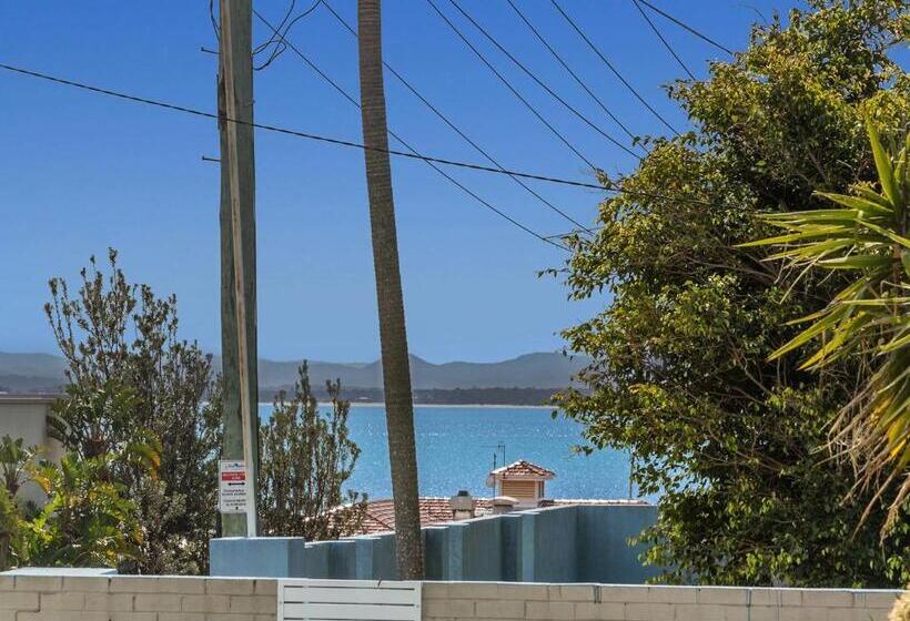 Oscars Pet Friendly Beach House 14 Tomaree Road