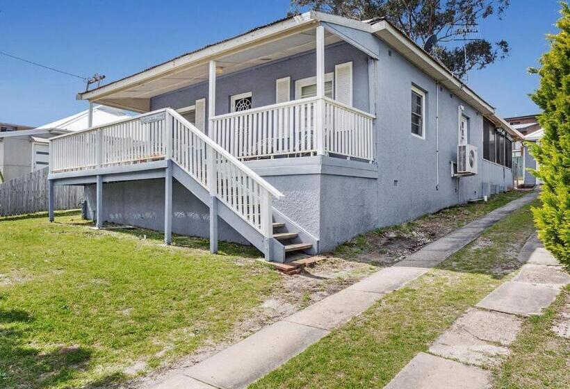 Oscars Pet Friendly Beach House 14 Tomaree Road