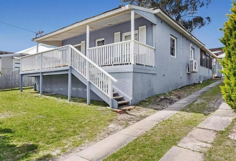 Oscars Pet Friendly Beach House 14 Tomaree Road