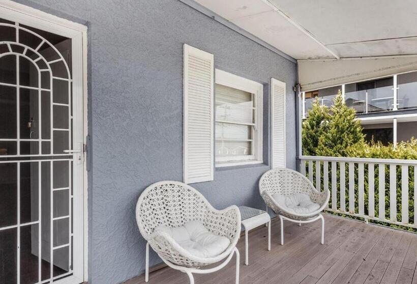 Oscars Pet Friendly Beach House 14 Tomaree Road