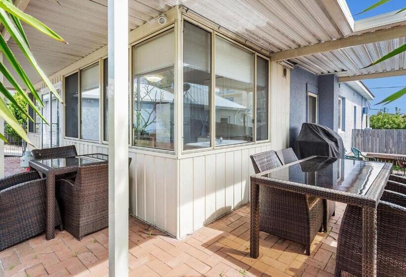 Oscars Pet Friendly Beach House 14 Tomaree Road