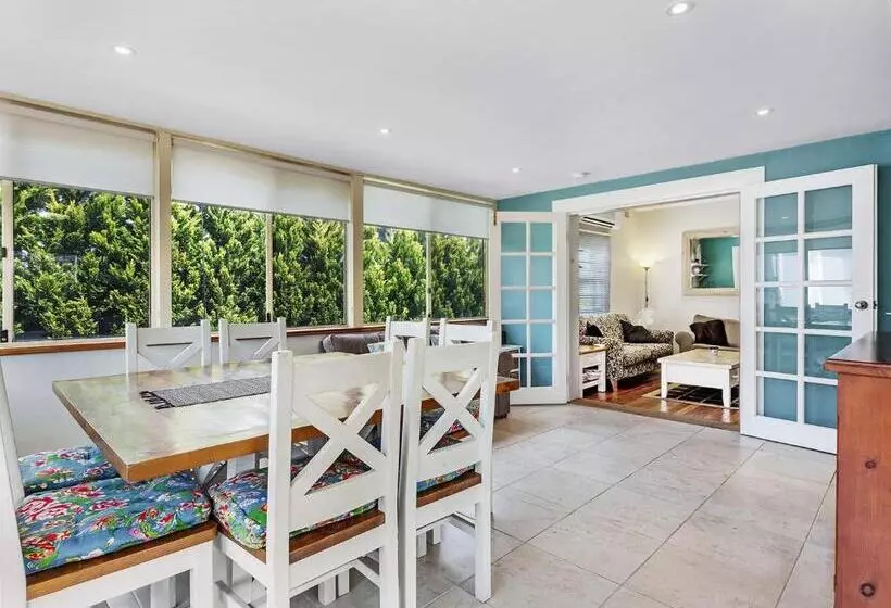 Oscars Pet Friendly Beach House 14 Tomaree Road