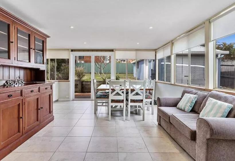 Oscars Pet Friendly Beach House 14 Tomaree Road