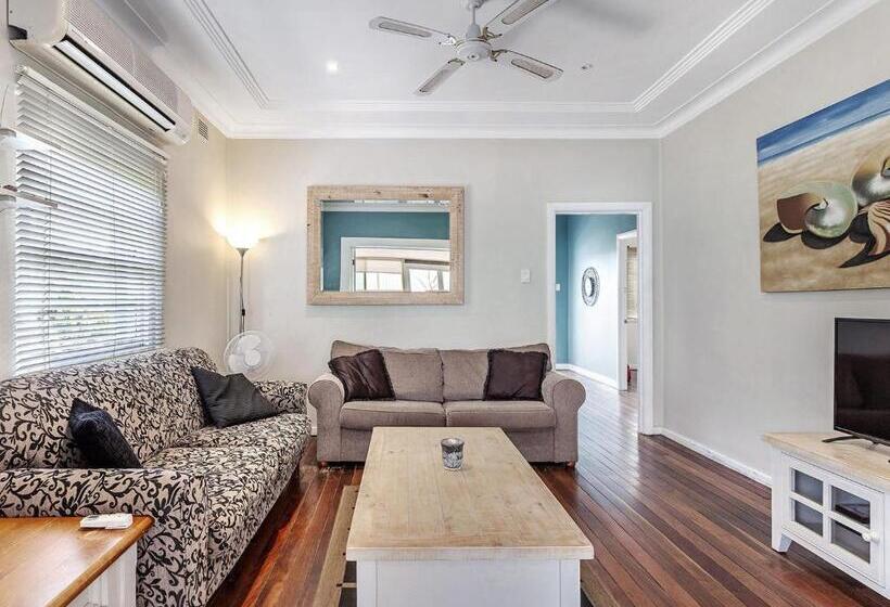 Oscars Pet Friendly Beach House 14 Tomaree Road