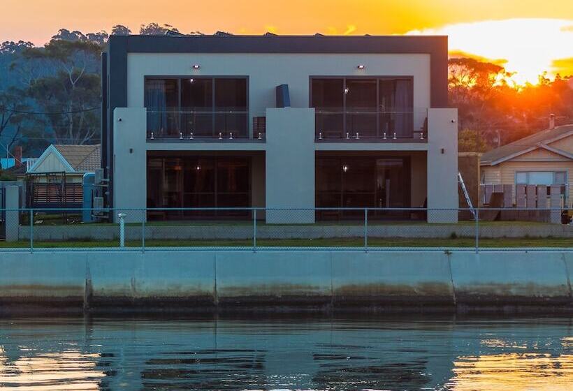 Ulverstone Waterfront Apartments