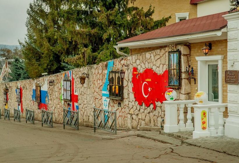 فندق Moya Glinka