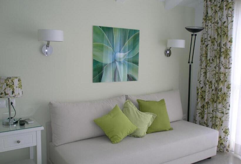 Отель Whitesands Beach Resort