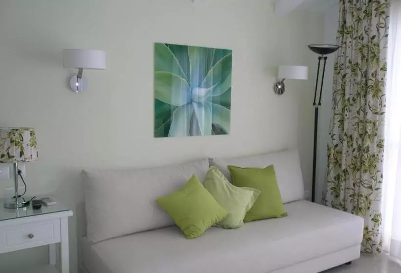 ホテル Whitesands Beach Resort