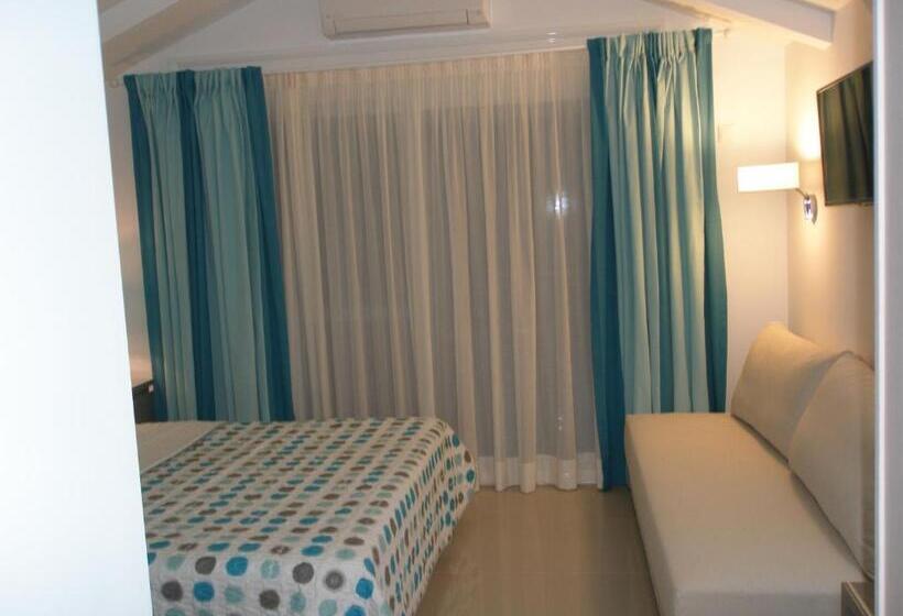 Отель Whitesands Beach Resort