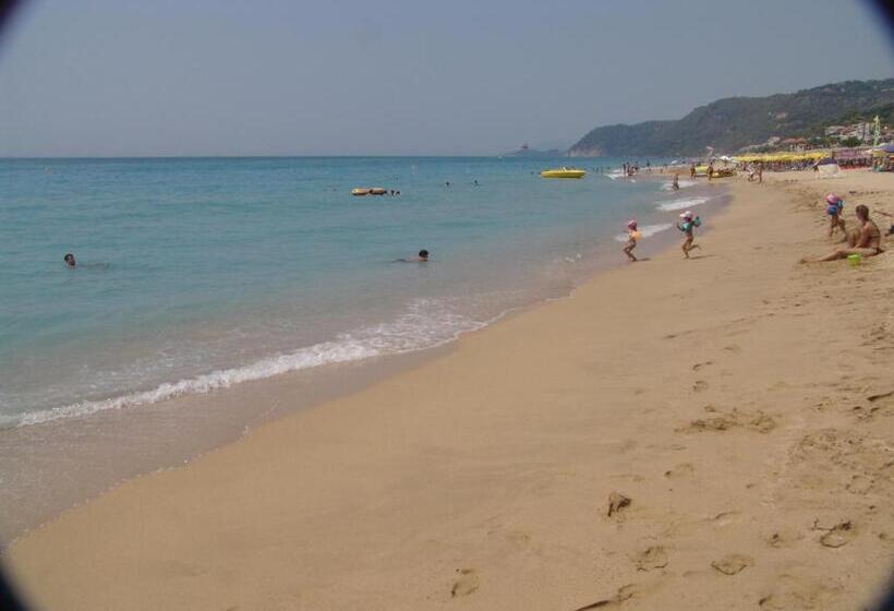 Отель Whitesands Beach Resort