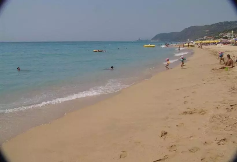 ホテル Whitesands Beach Resort