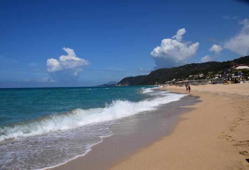 Отель Whitesands Beach Resort